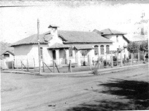 Archivo:Antigua escuela de Hualañé.jpg